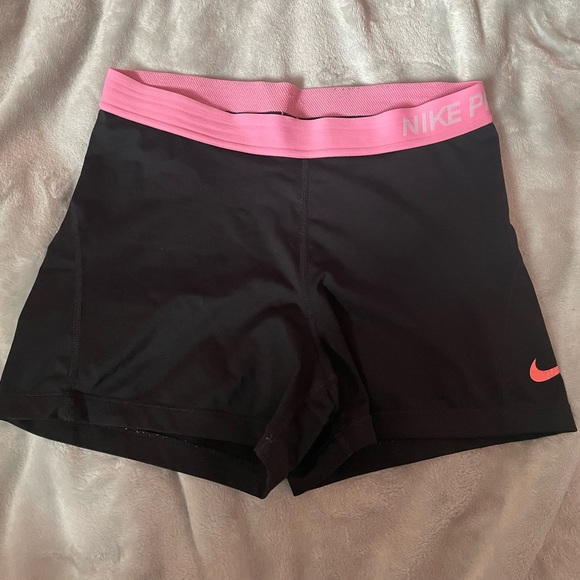 Nike shorts - Picture 2 of 4